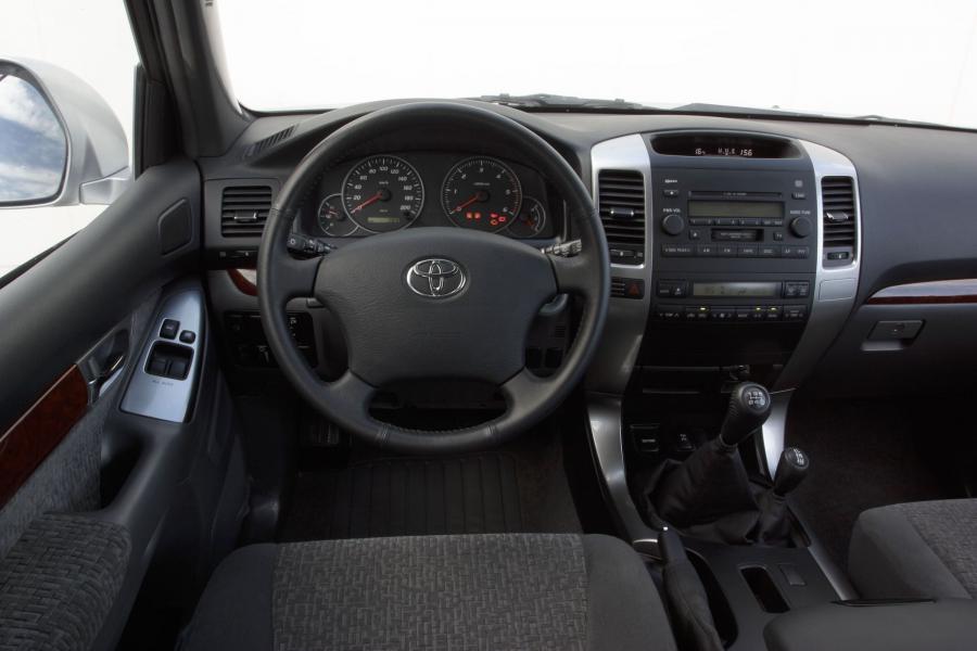  Toyota Land Cruiser 2003 года  (фото 38 из 192)